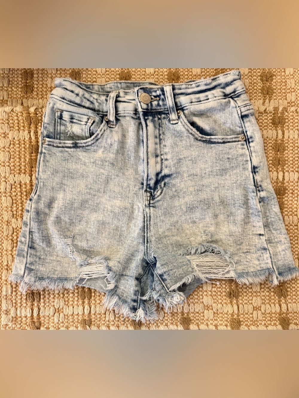 Risen Jeans Light Acid Wash Distressed Women’s Jeans Shorts Size S